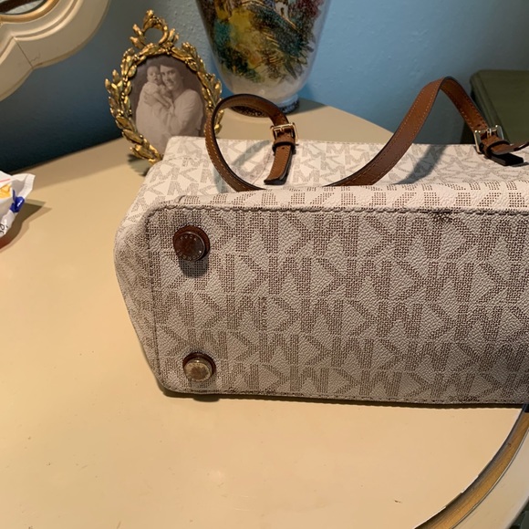 ⭐️MICHAEL KORS SIGNATURE JET SET TOTE BAG⭐️ - Picture 6 of 9